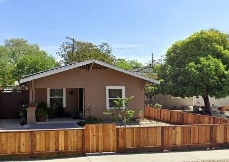 1022 Taft Ave — Photo 1