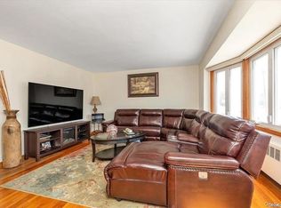 59 W Fenimore St, Valley Stream, NY 11580