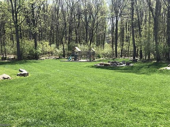 3rd image of 23 Fawn Hollow Dr