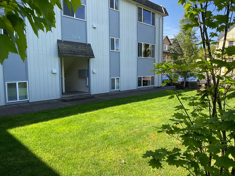 2120 NW Tyler Ave — Photo 1