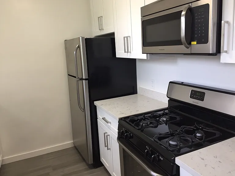 3300 Castle Heights Ave — Photo 7