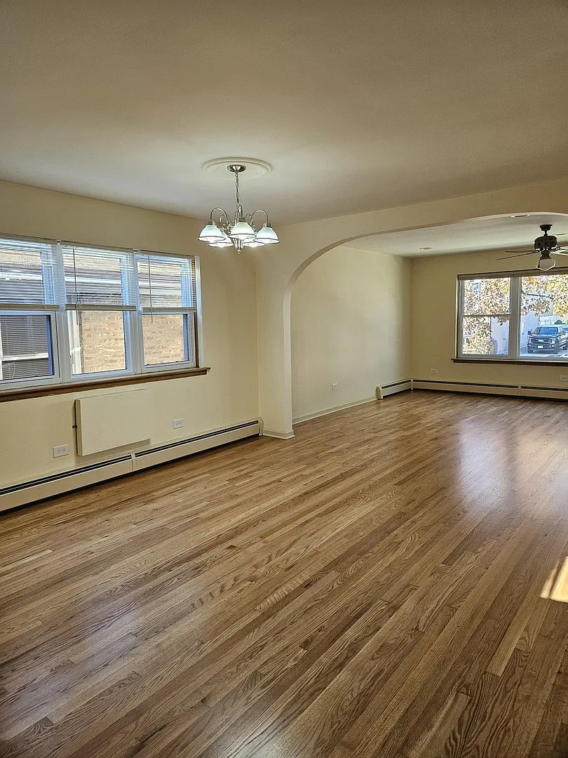 3 bed, 1.5 bath, 1200 sqft, $2,300 — Photo 3