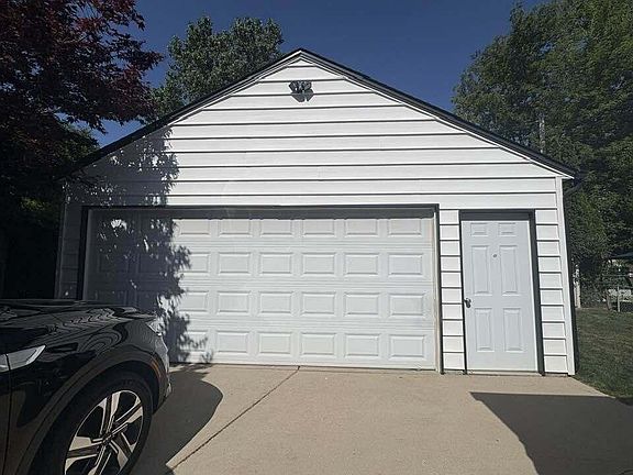 4th image of 3167 S 84th STREET