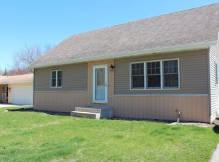 1601 7 1/2 St SW, Willmar, MN 56201