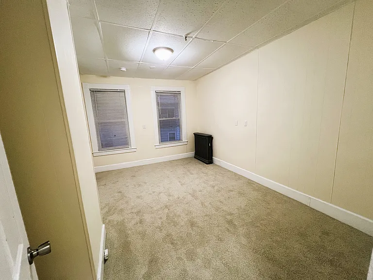 348 Walker St #R4 — Photo 2