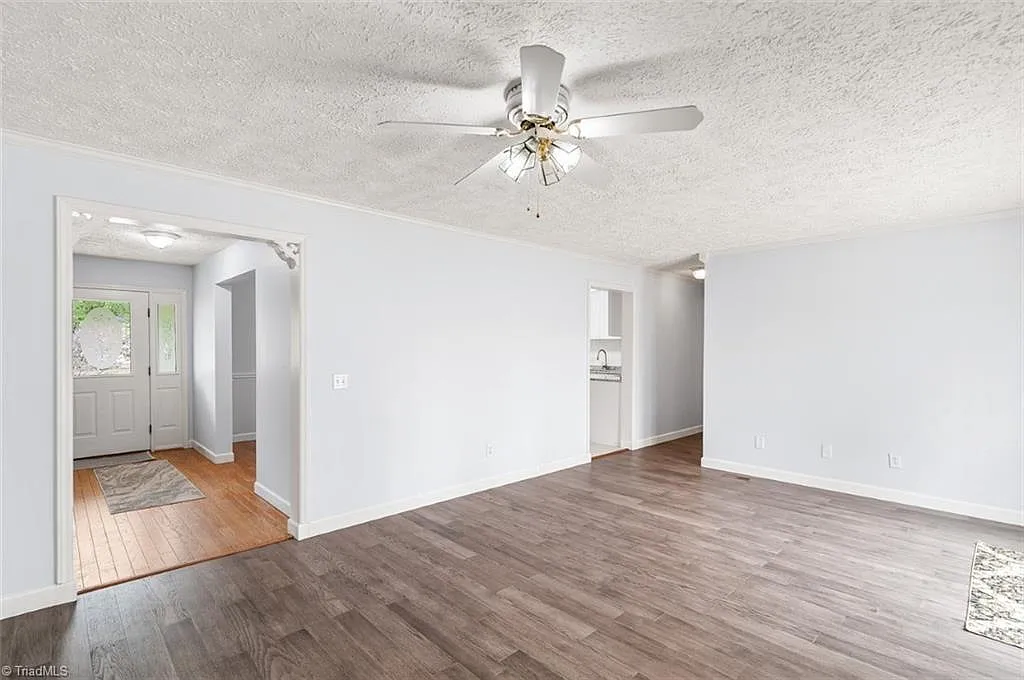 3 bed, 2450 sqft, $2,400 — Photo 3