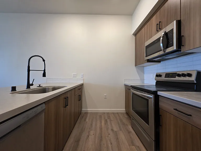 615 Highland Ave #105 — Photo 1