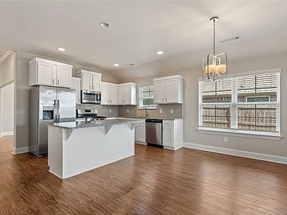 5th image of 2817 Suncrest Ave