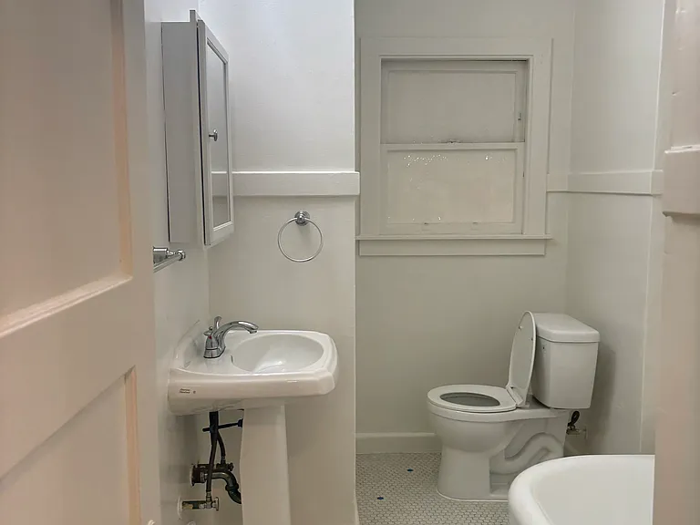 1434 Lakeshore Avenue — Photo 10