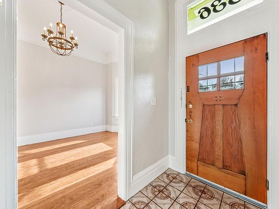 3rd image of 836 20th St