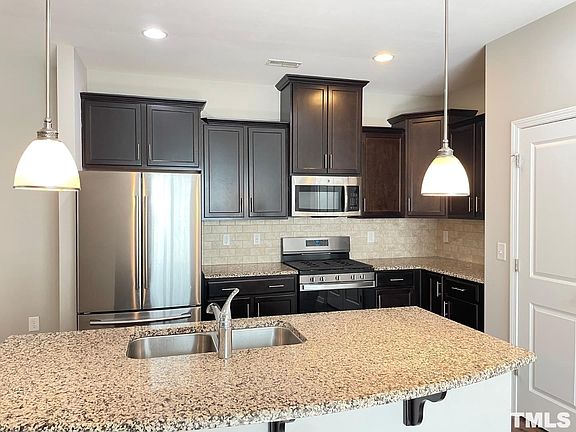4th image of 220 Traphill Dr