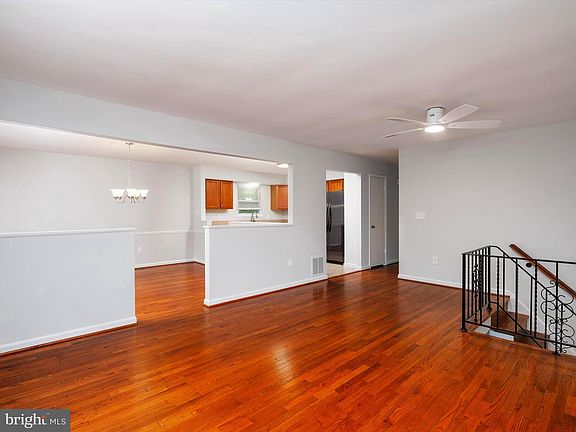 5th image of 100 Oak Dr
