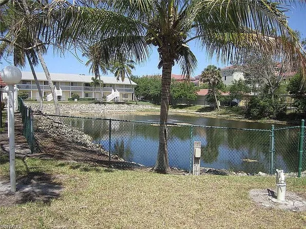 4633 Bayshore Dr, Naples, FL