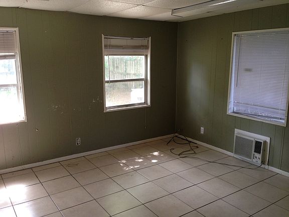 4th image of 1084 Carnation Dr