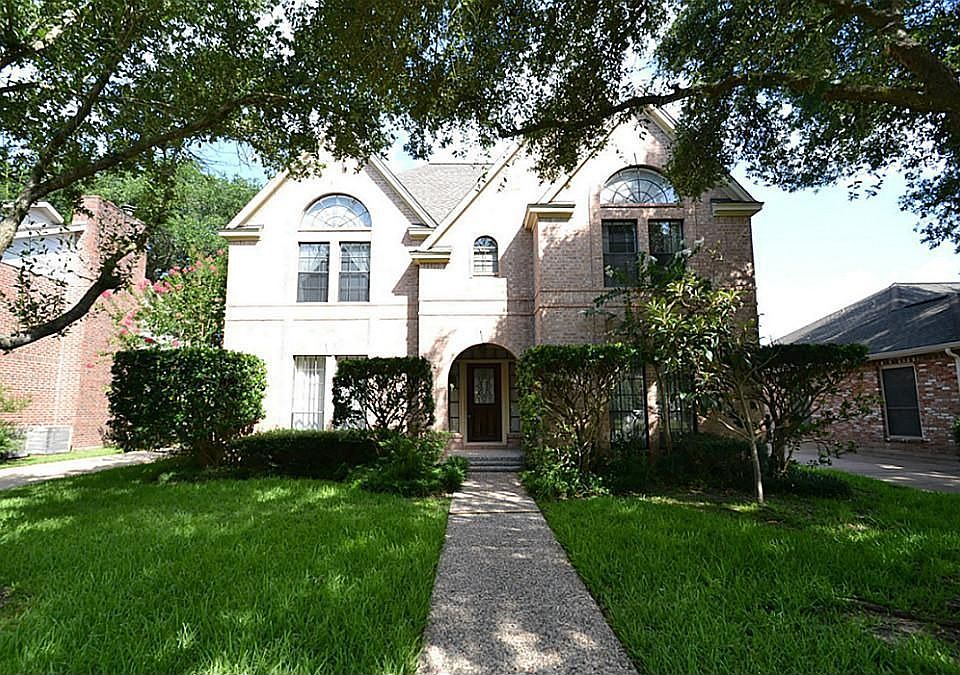 1st image of 20658 Laurel Lock Dr