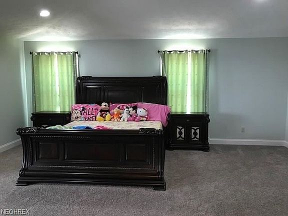 3rd image of 22395 Valleybrook Ln