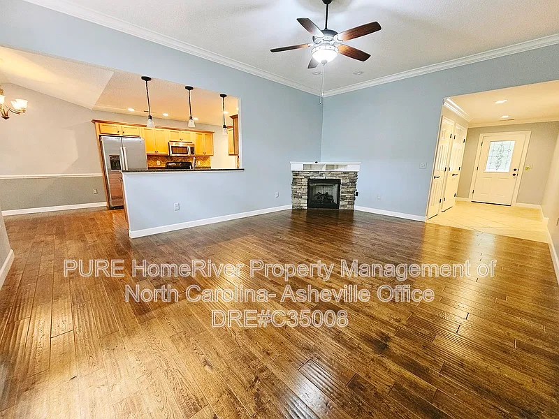 4 bed, 3.0 bath, $2,450 — Photo 2