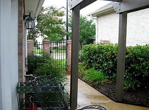 3rd image of 4722 Stonebriar Cir
