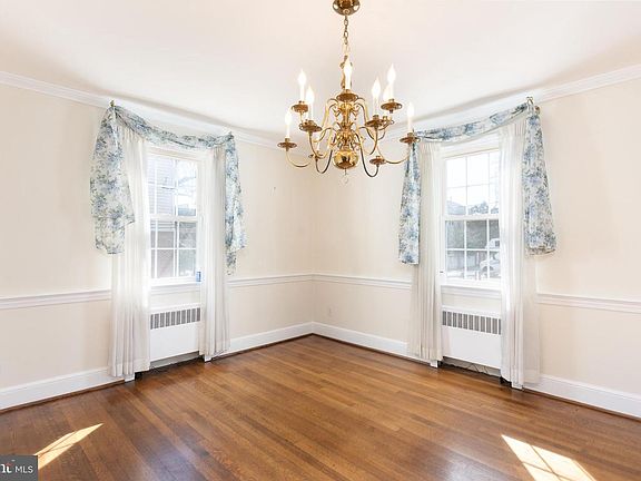 4th image of 2210 W 9th St