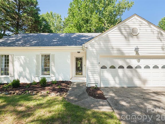 3rd image of 8805 Golf Ridge Dr