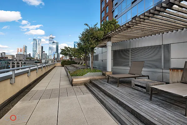 Rented by CORE | media 10