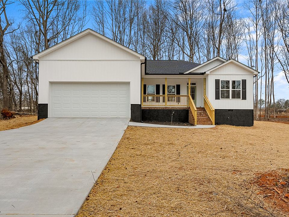 1st image of 120B Boxwood Ln