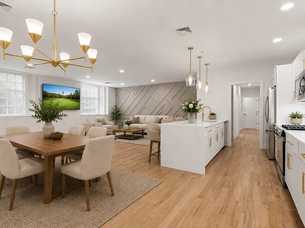 391 Walnut St Unit 5, Newton, MA 02460