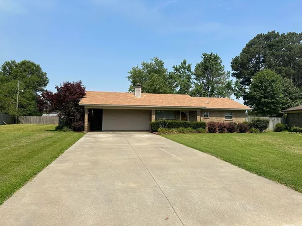 216 Truman St, Stuttgart, AR 72160