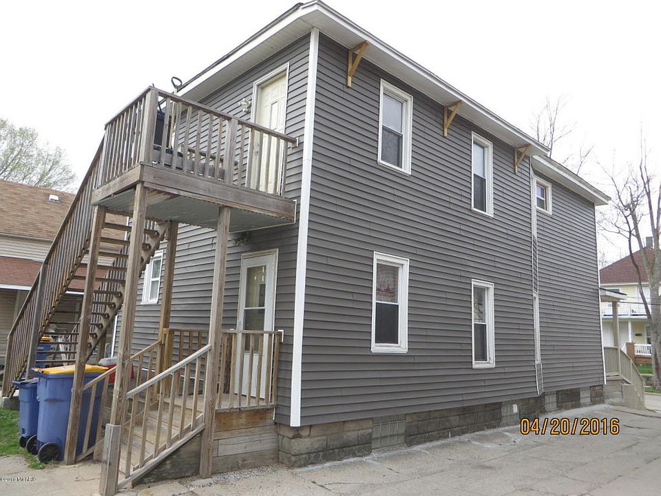 2nd image of 568 Shamrock St SW