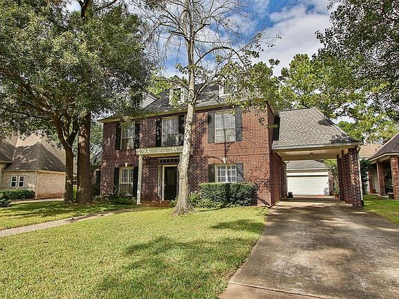 You'll have plenty of additional parking with long driveway and porte-cochere