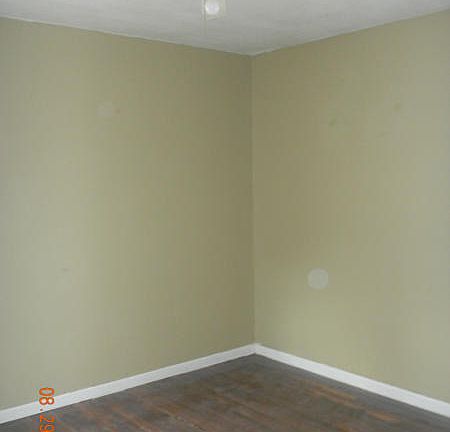 5th image of 4746 Queen Dr