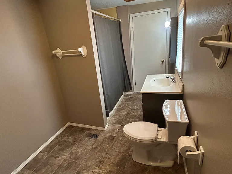 307 Sycamore St — Photo 9