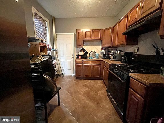 4th image of 1808 N Howard St