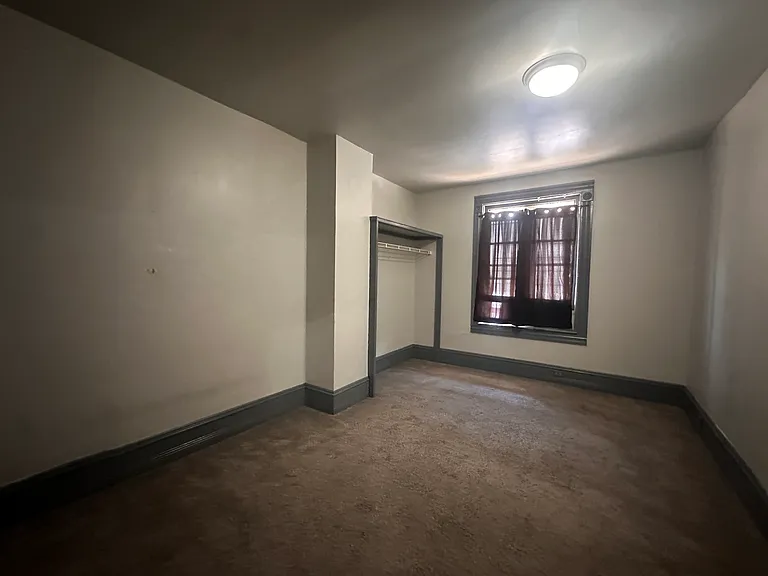 1529 E 32nd St #1 — Photo 4