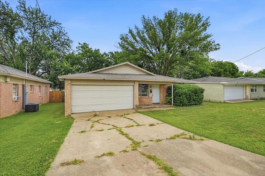 2521 Hickory St — Photo 3