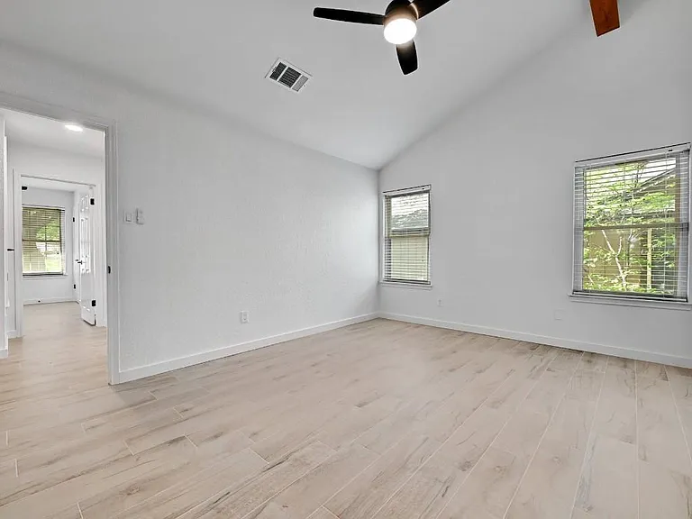 1714 Kimmerling Ln — Photo 18