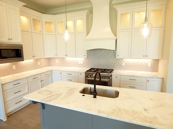 4th image of 103 Lake Fountain Ln