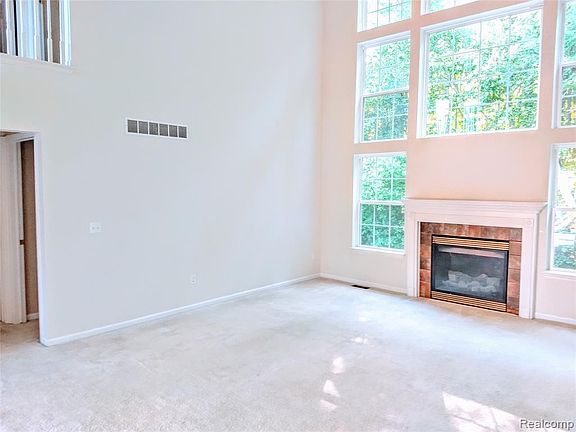 3rd image of 43884 Stonebridge Dr