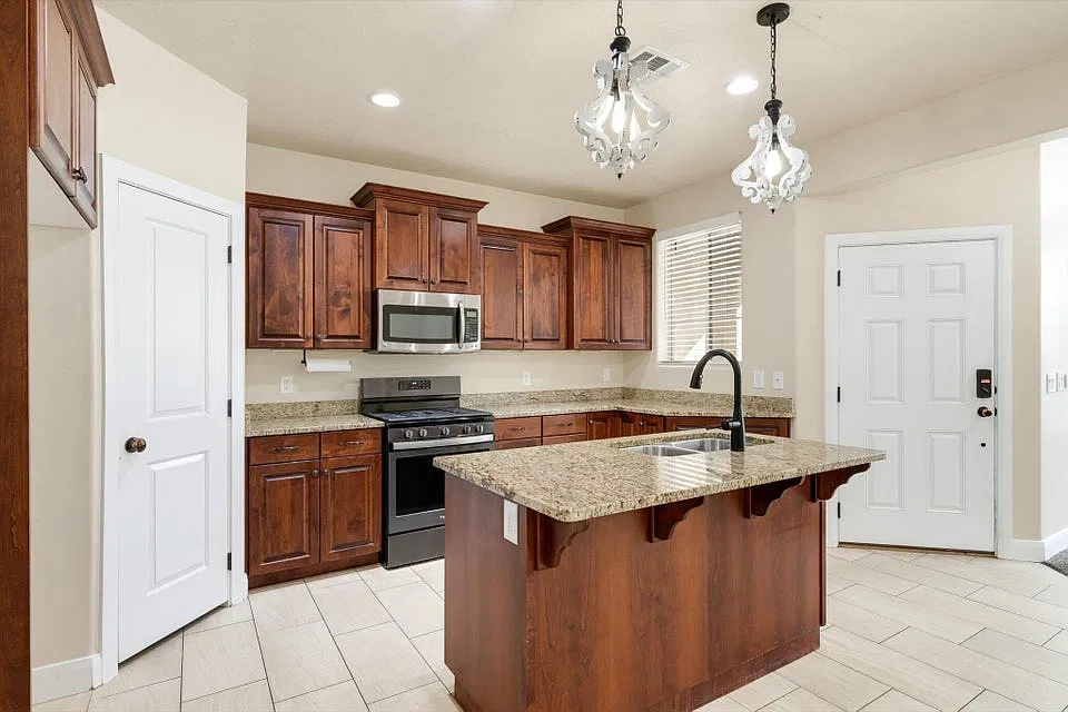 3 bed, 2.5 bath, 1605 sqft, $1,850 — Photo 4
