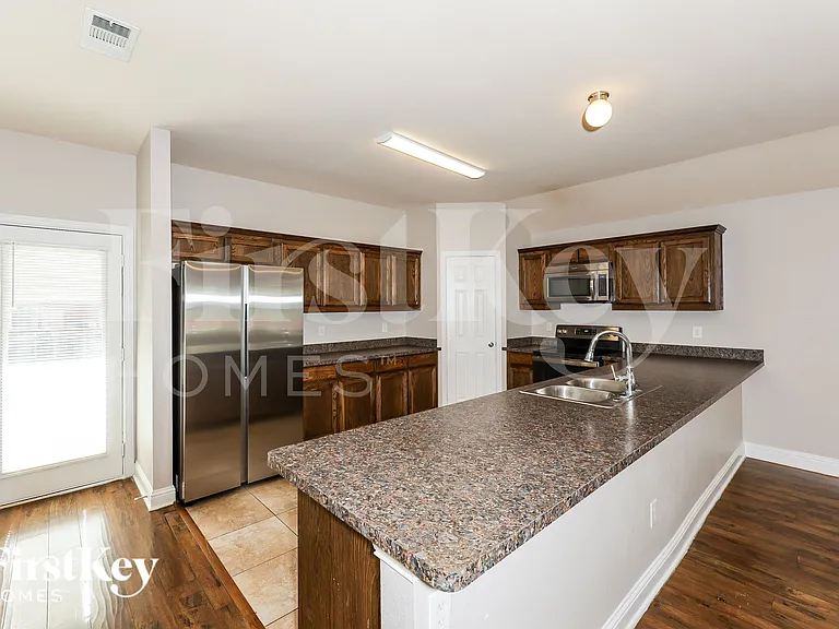 610 Canvas Ct — Photo 7
