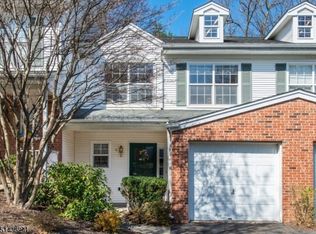 4 Maple Ln, Mount Arlington, NJ 07856