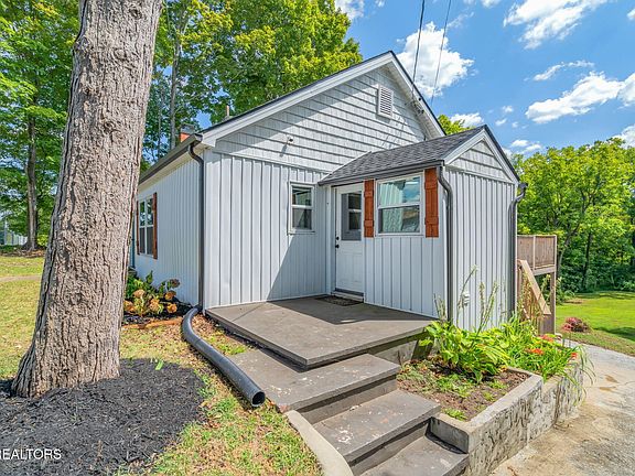 3rd image of 2512 Cedar Ln