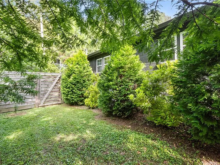 32 Esten St SE — Photo 37