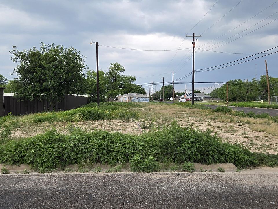 2nd image of 702 W 18th St #1