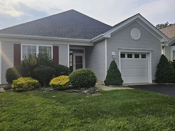 46 Goldensprings Dr, Lakewood, NJ 08701