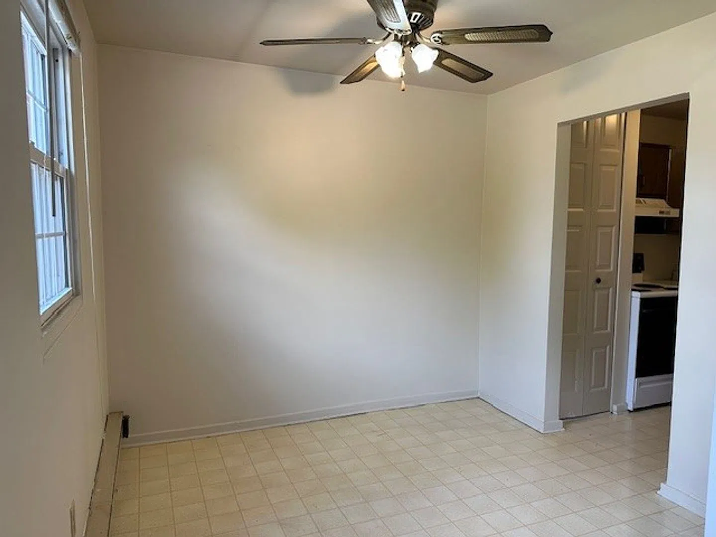 2 Bedroom 1 Bathroom 2nd Floor Apartment For Rent In Millersburg School District. — Photo 4