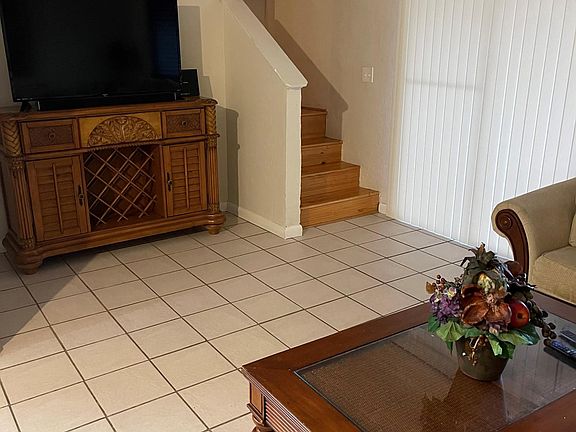 5th image of 2991 Bayshore Dr E