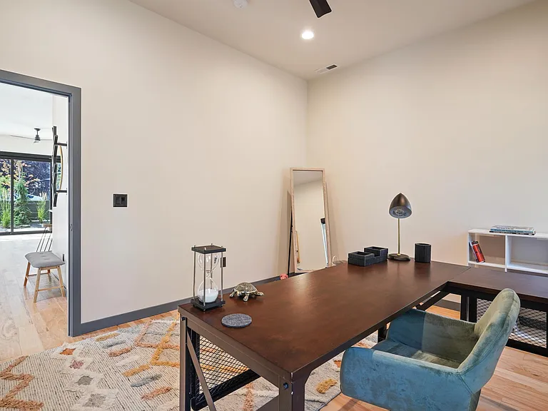 36 SW Roosevelt Ave — Photo 16