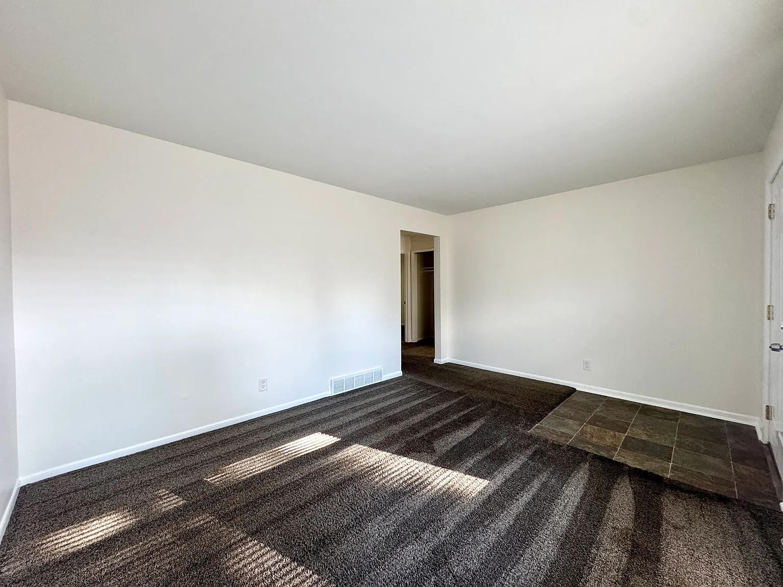 2 bed, 800 sqft, $1,400 — Photo 2