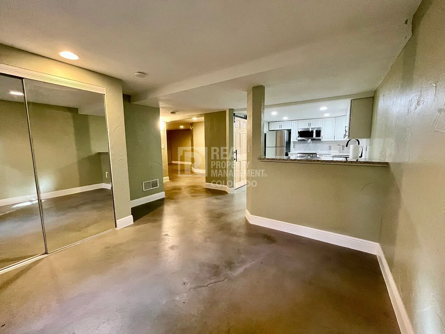 Renovated 1-Bedroom Basement Apartment with All Utilities Included — Photo 4